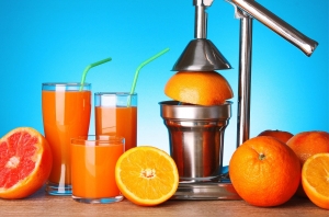 Juicing with a Manual Juicer Juicing with a Manual Juicer